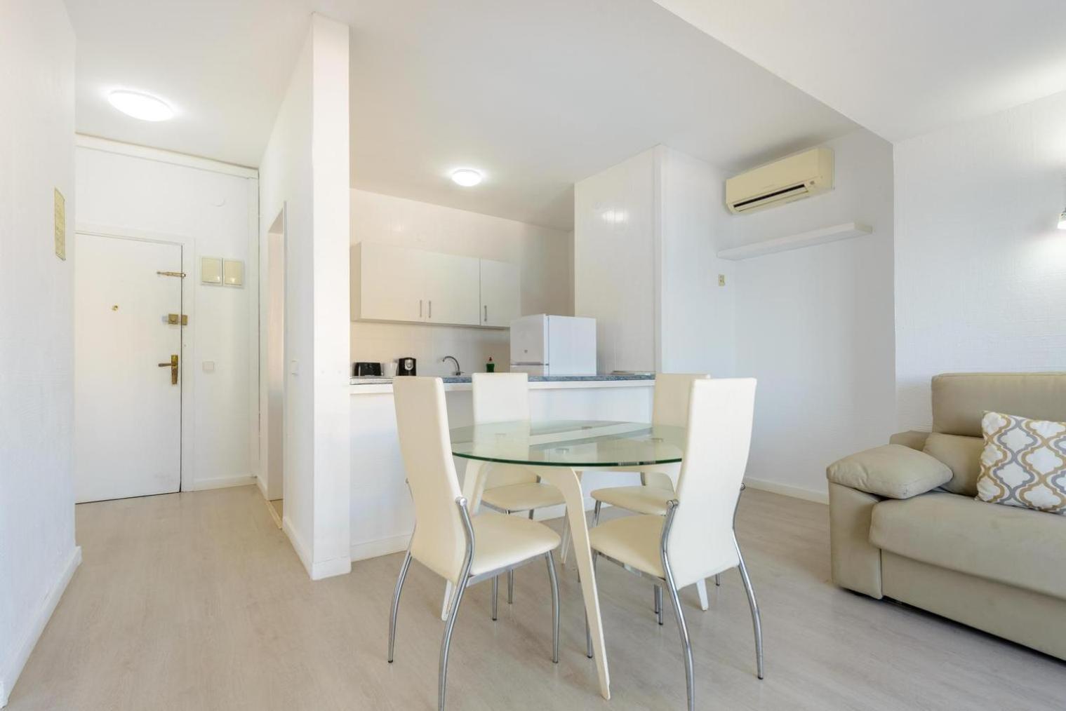 Jacaranda Apartments Es Cana Habitación foto